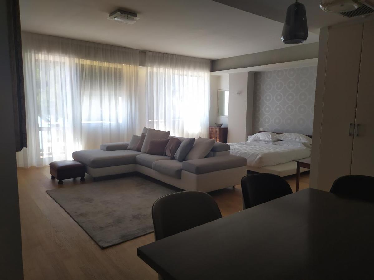 Diana Grand Hotel Аласио Екстериор снимка