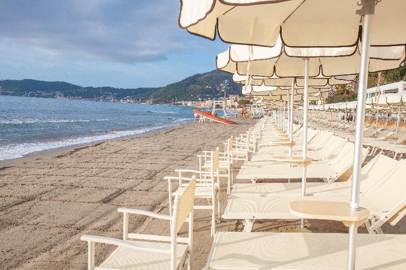 Diana Grand Hotel Аласио Екстериор снимка