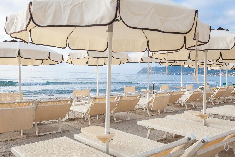 Diana Grand Hotel Аласио Екстериор снимка