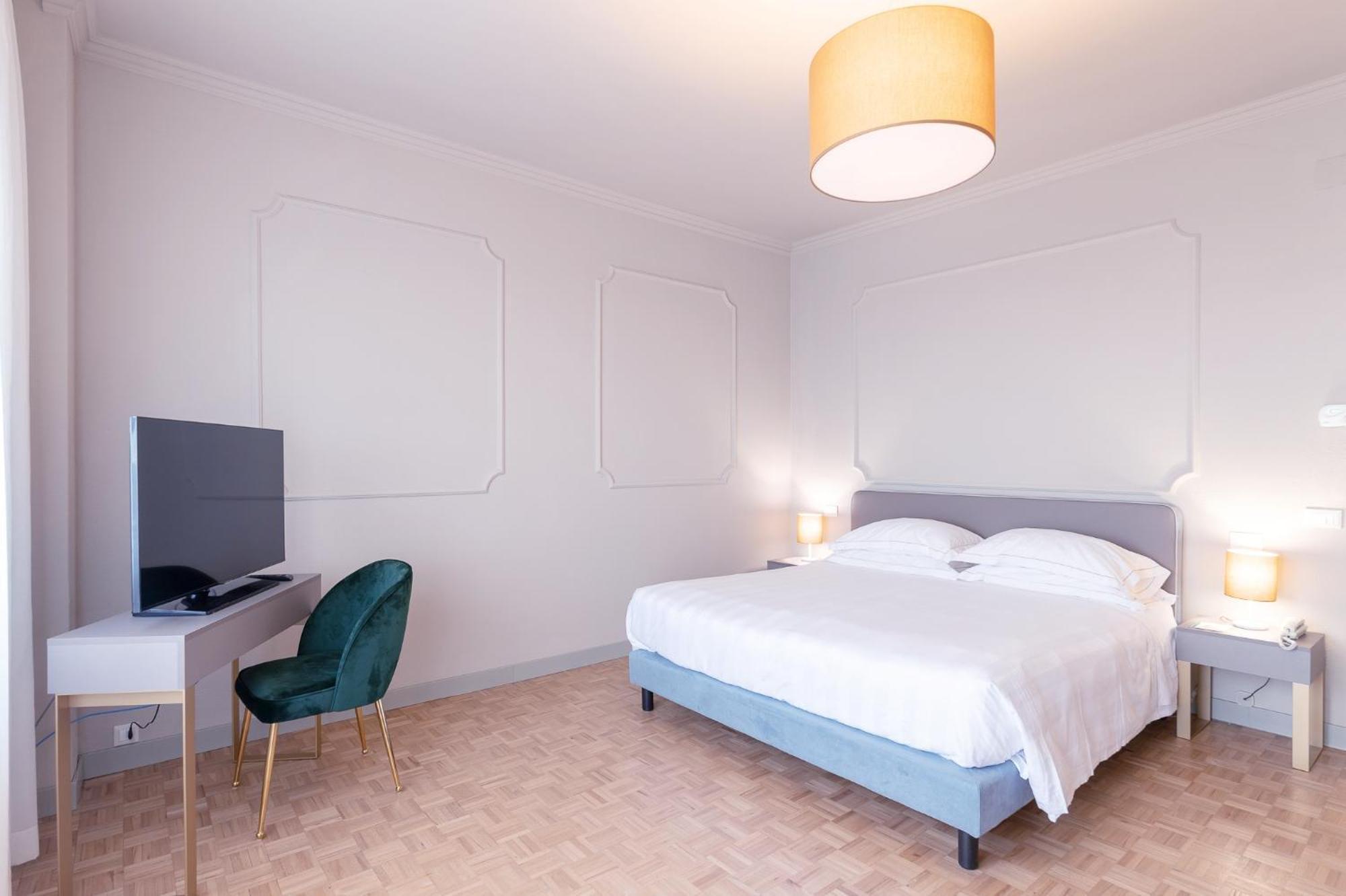 Diana Grand Hotel Аласио Екстериор снимка
