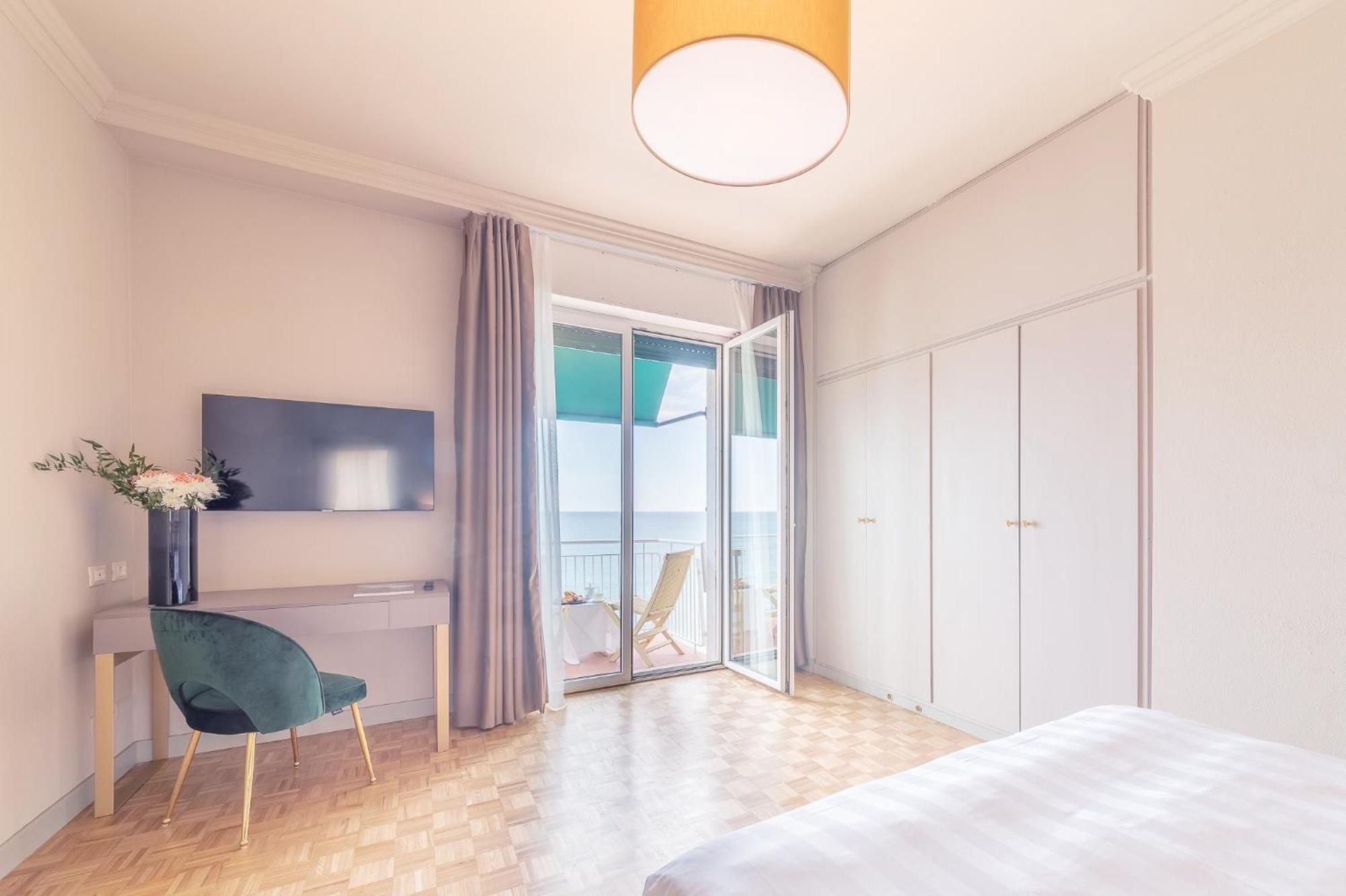 Diana Grand Hotel Аласио Екстериор снимка