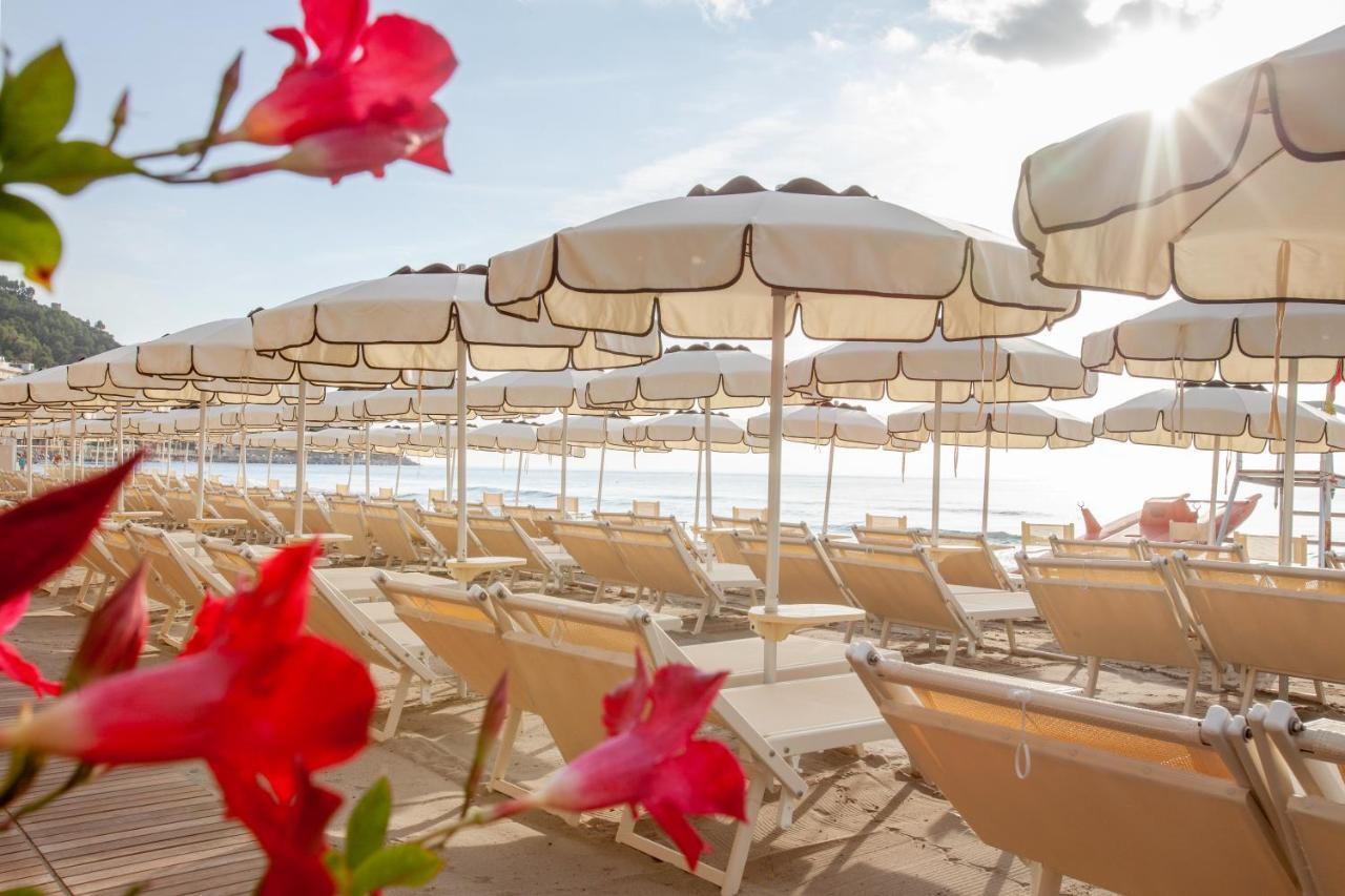 Diana Grand Hotel Аласио Екстериор снимка