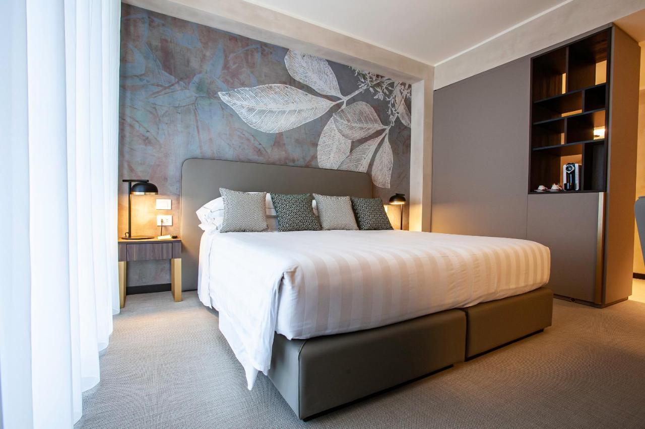 Diana Grand Hotel Аласио Екстериор снимка